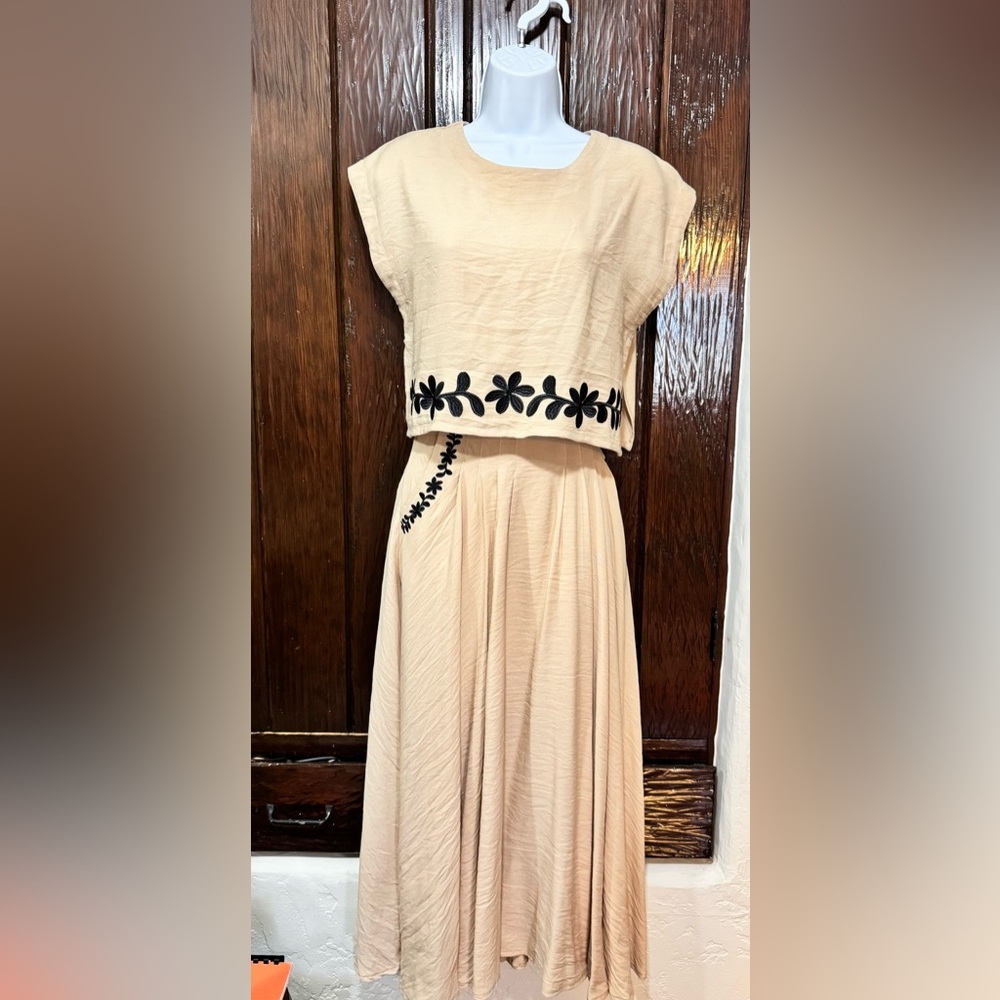 Floral Embroidered Women's cropped Top & skirt set